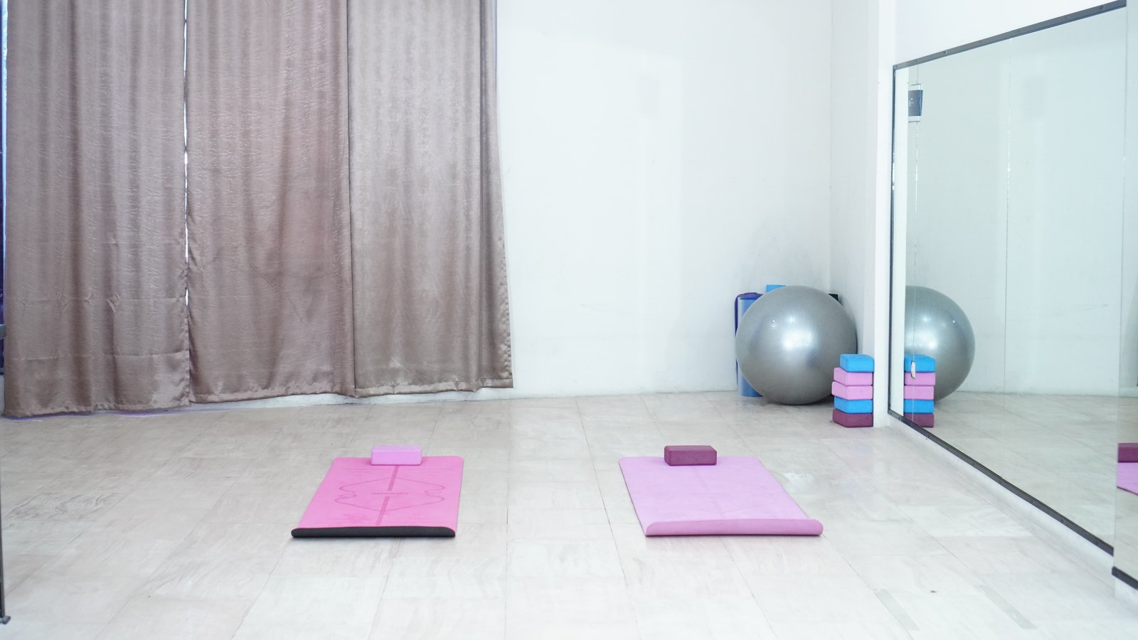 Studio Yoga untuk Ibu