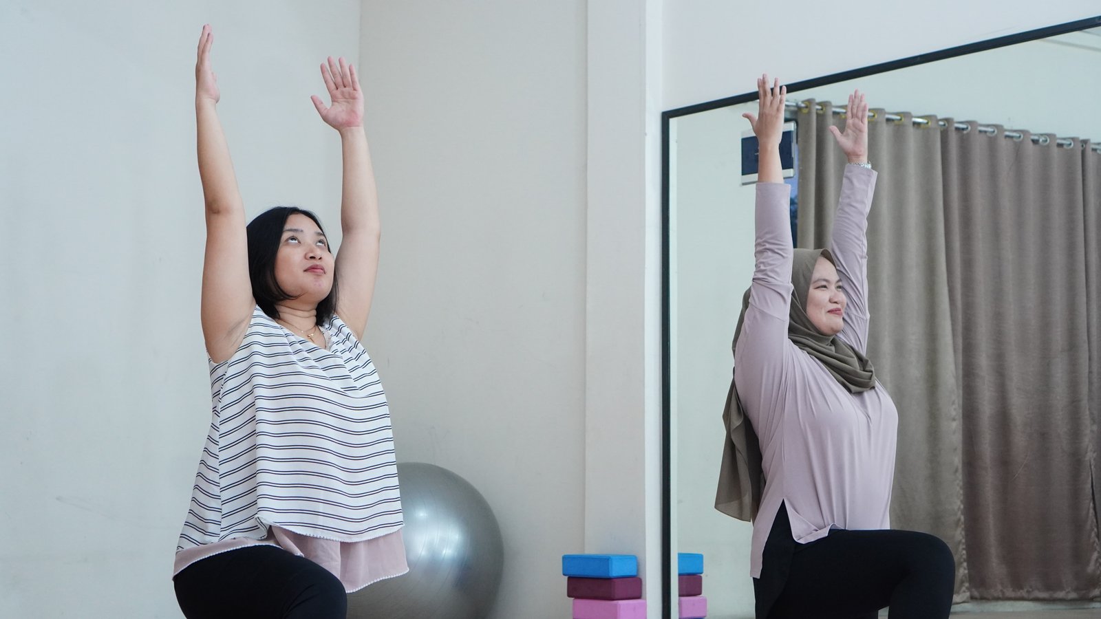 Senam Hamil With Bestie